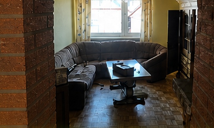 Vorher · Wohnzimmer mit Möbeln